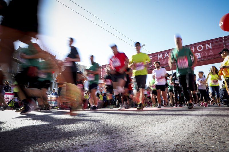 Οι δρομείς «κατέλαβαν» το κέντρο της Αθήνας -Ανθρωποι κάθε ηλικίας στον Ημιμαραθώνιο [εικόνες & βίντεο] | iefimerida.gr 5