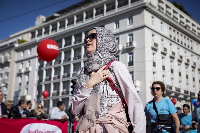 Οι δρομείς «κατέλαβαν» το κέντρο της Αθήνας -Ανθρωποι κάθε ηλικίας στον Ημιμαραθώνιο [εικόνες & βίντεο] | iefimerida.gr 6