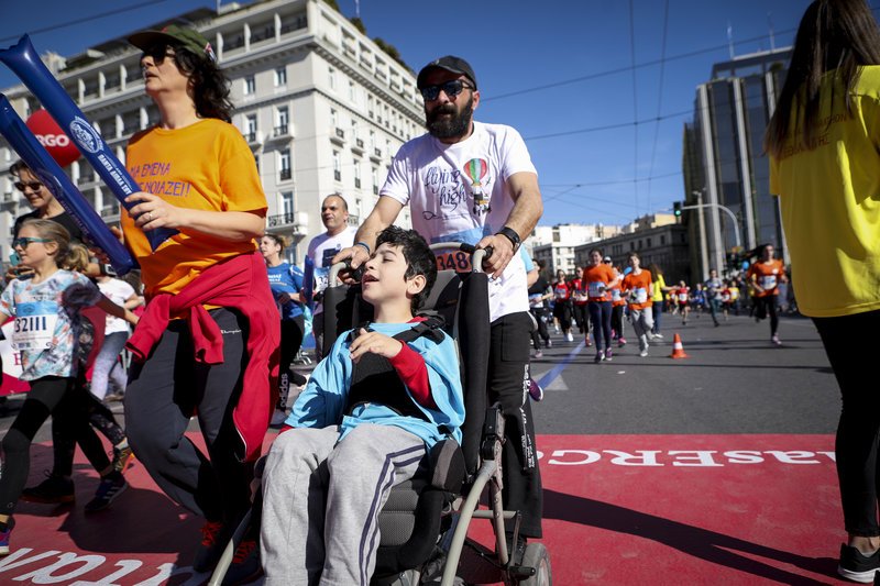 Οι δρομείς «κατέλαβαν» το κέντρο της Αθήνας -Ανθρωποι κάθε ηλικίας στον Ημιμαραθώνιο [εικόνες & βίντεο] | iefimerida.gr 11