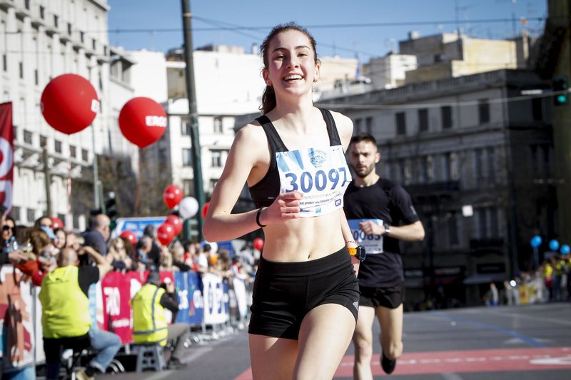 Οι δρομείς «κατέλαβαν» το κέντρο της Αθήνας -Ανθρωποι κάθε ηλικίας στον Ημιμαραθώνιο [εικόνες & βίντεο] | iefimerida.gr 12