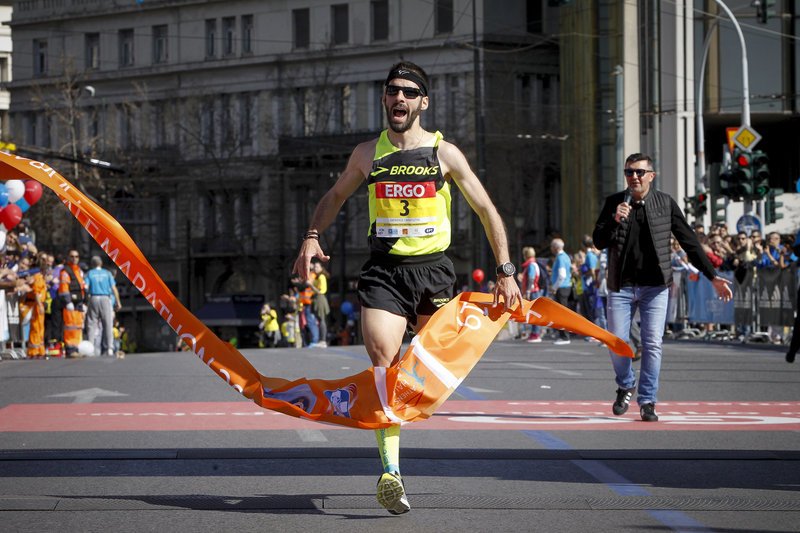 Οι δρομείς «κατέλαβαν» το κέντρο της Αθήνας -Ανθρωποι κάθε ηλικίας στον Ημιμαραθώνιο [εικόνες & βίντεο] | iefimerida.gr 10