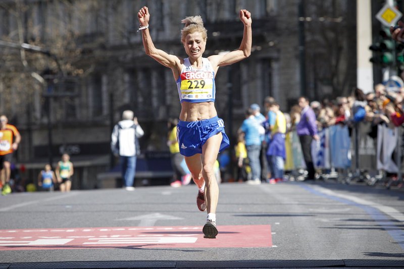 Οι δρομείς «κατέλαβαν» το κέντρο της Αθήνας -Ανθρωποι κάθε ηλικίας στον Ημιμαραθώνιο [εικόνες & βίντεο] | iefimerida.gr 1