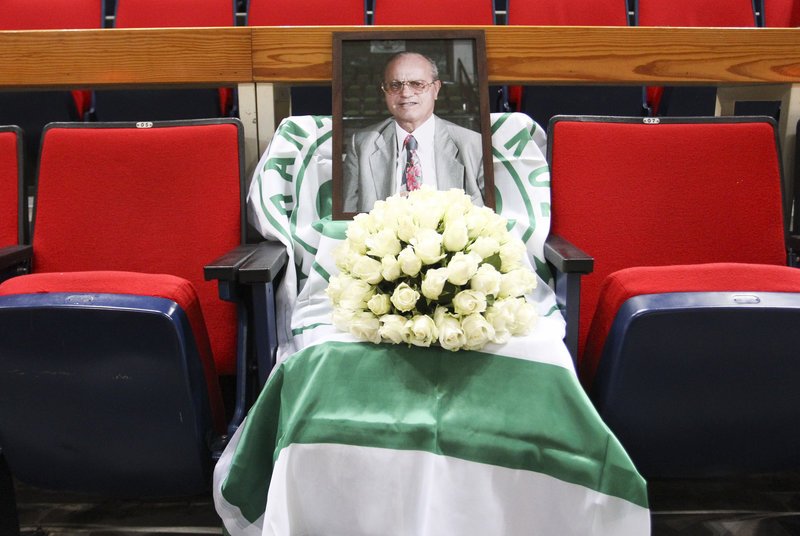 Το ΟΑΚΑ «έκλαψε» για τον Θανάση Γιαννακόπουλο -Βουβό κλίμα και σύνθημα για τον «τυφώνα» [εικόνες & βίντεο] | iefimerida.gr 0