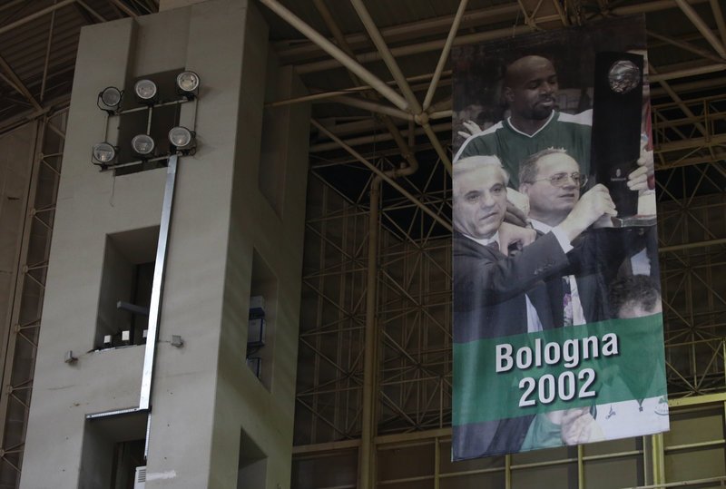 Το ΟΑΚΑ «έκλαψε» για τον Θανάση Γιαννακόπουλο -Βουβό κλίμα και σύνθημα για τον «τυφώνα» [εικόνες & βίντεο] | iefimerida.gr 1