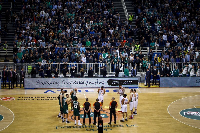 Το ΟΑΚΑ «έκλαψε» για τον Θανάση Γιαννακόπουλο -Βουβό κλίμα και σύνθημα για τον «τυφώνα» [εικόνες & βίντεο] | iefimerida.gr 6