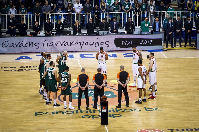 Το ΟΑΚΑ «έκλαψε» για τον Θανάση Γιαννακόπουλο -Βουβό κλίμα και σύνθημα για τον «τυφώνα» [εικόνες & βίντεο] | iefimerida.gr 4