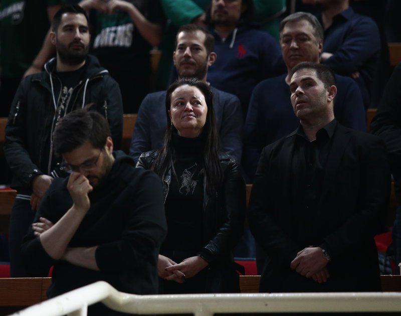 Το ΟΑΚΑ «έκλαψε» για τον Θανάση Γιαννακόπουλο -Βουβό κλίμα και σύνθημα για τον «τυφώνα» [εικόνες & βίντεο] | iefimerida.gr 8