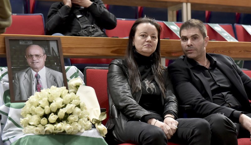 Το ΟΑΚΑ «έκλαψε» για τον Θανάση Γιαννακόπουλο -Βουβό κλίμα και σύνθημα για τον «τυφώνα» [εικόνες & βίντεο] | iefimerida.gr 11