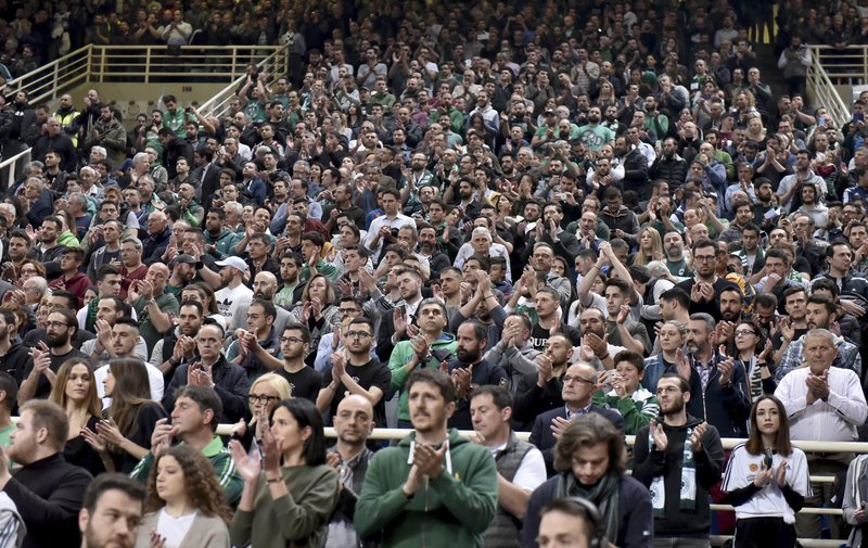 Το ΟΑΚΑ «έκλαψε» για τον Θανάση Γιαννακόπουλο -Βουβό κλίμα και σύνθημα για τον «τυφώνα» [εικόνες & βίντεο] | iefimerida.gr 12