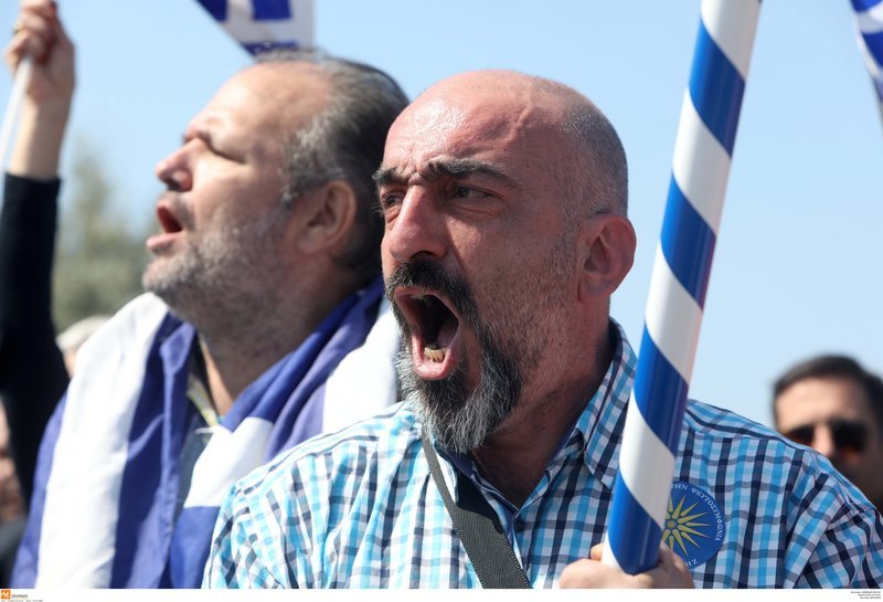 Εκαναν την παρέλαση συλλαλητήριο στη Θεσσαλονίκη -Ο κόσμος βγήκε με σημαίες στους δρόμους [βίντεο & εικόνες] | iefimerida.gr 9