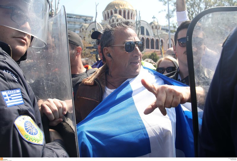 Εκαναν την παρέλαση συλλαλητήριο στη Θεσσαλονίκη -Ο κόσμος βγήκε με σημαίες στους δρόμους [βίντεο & εικόνες] | iefimerida.gr 10