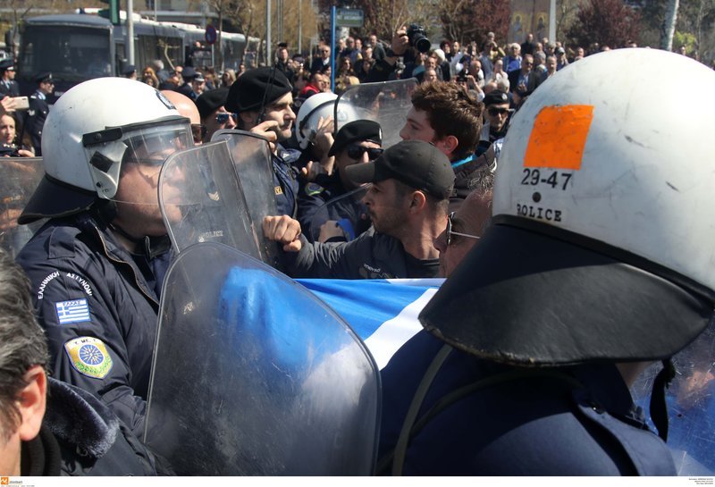 Εκαναν την παρέλαση συλλαλητήριο στη Θεσσαλονίκη -Ο κόσμος βγήκε με σημαίες στους δρόμους [βίντεο & εικόνες] | iefimerida.gr 3