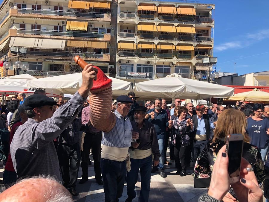 Το πιο πρόστυχο καρναβάλι της Ελλάδας -Τεράστιοι φαλλοί, παντού, στον Τύρναβο [εικόνες] | iefimerida.gr 5