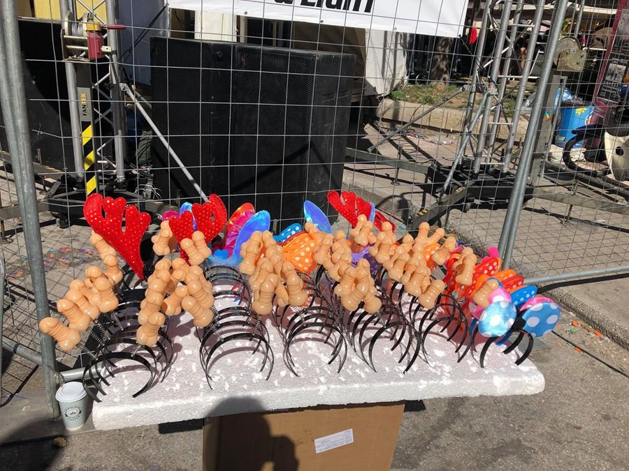 Το πιο πρόστυχο καρναβάλι της Ελλάδας -Τεράστιοι φαλλοί, παντού, στον Τύρναβο [εικόνες] | iefimerida.gr 2