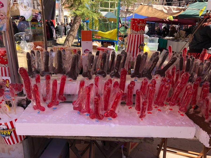 Το πιο πρόστυχο καρναβάλι της Ελλάδας -Τεράστιοι φαλλοί, παντού, στον Τύρναβο [εικόνες] | iefimerida.gr 9