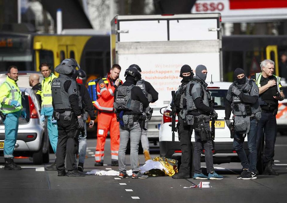 Τρόμος στην Ουτρέχτη: Tραυματίες και νεκροί από πυροβολισμούς [εικόνες & βίντεο] | iefimerida.gr 0