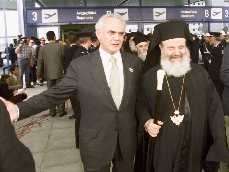 Ο Ακης Τσοχατζόπουλος και ο Αρχιεπίσκοπος Χριστόδουλος -Φωτογραφία: Τατιάνα Μπόλαρη/Eurokinissi