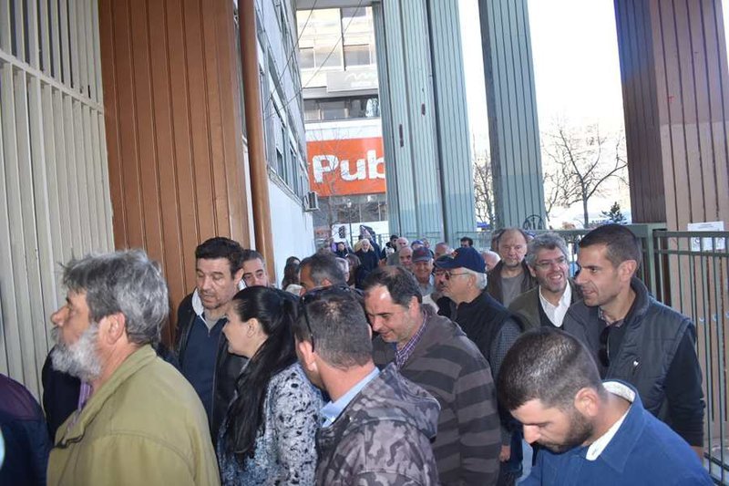 Στιγμιότυπο από τη συγκέντρωση στα δικαστήρια Λάρισας / Φωτογραφία: OnLarissa.gr
