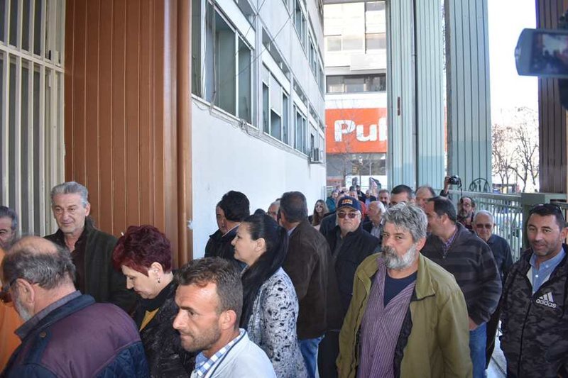 Στιγμιότυπο από τη συγκέντρωση στα δικαστήρια Λάρισας / Φωτογραφία: OnLarissa.gr