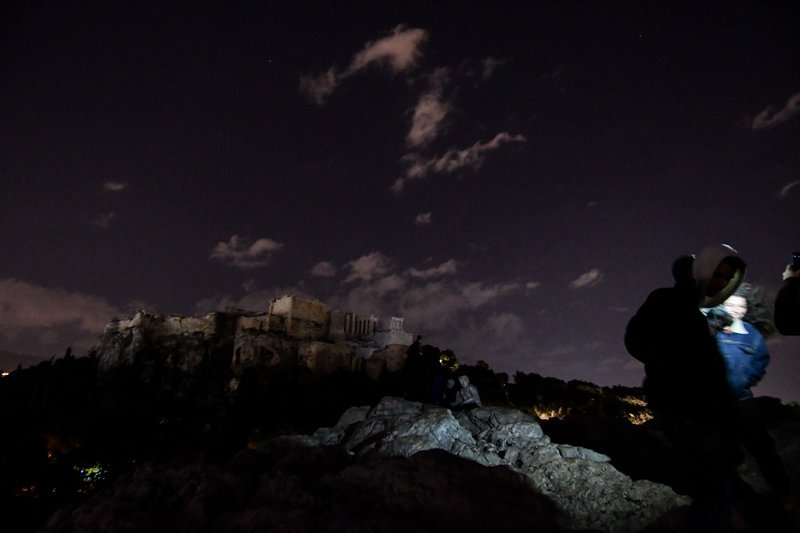 «Ωρα της Γης»: Η Αθήνα έσβησε τα φώτα για τον πλανήτη [εικόνες] | iefimerida.gr 4
