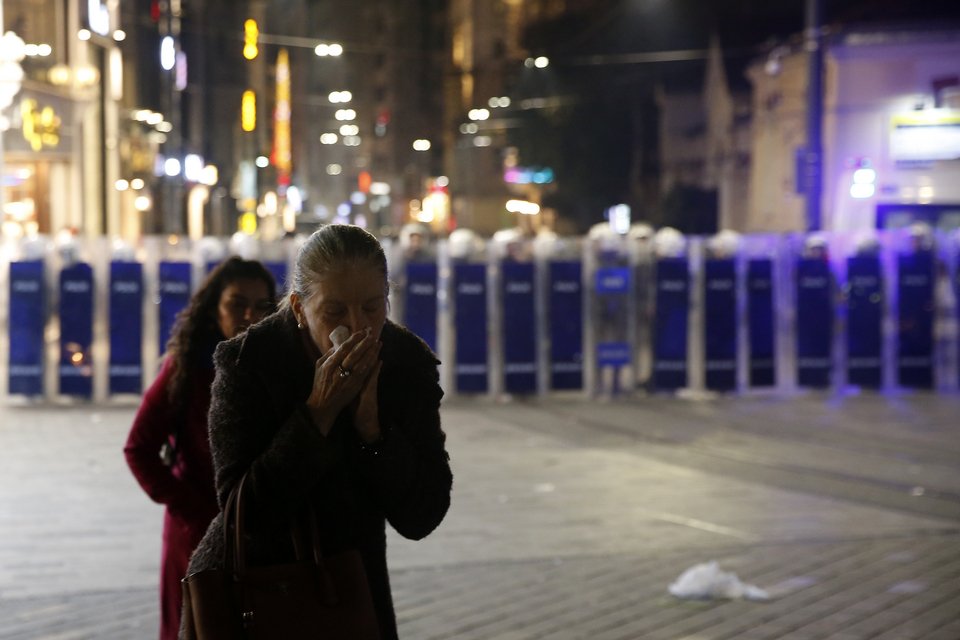 Η αστυνομία έκανε χρήση δακρυγόνων (Φωτο: ΑΡ)