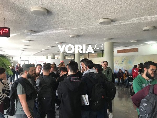 Κατάληψη στο κτίριο διοίκησης του ΑΠΘ για τις φοιτητικές εστίες [εικόνες & βίντεο] | iefimerida.gr 1