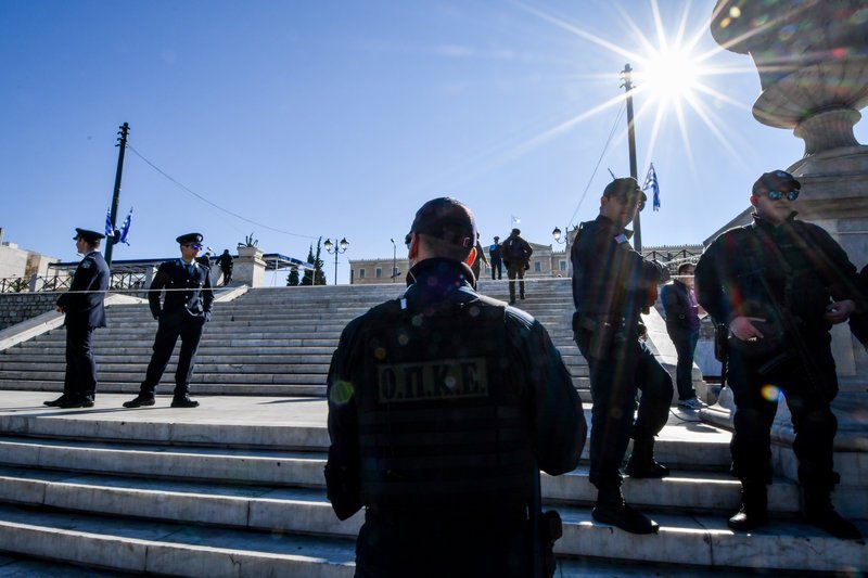 Ακόμα μέλη της ομάδας ΟΠΚΕ στο Σύνταγμα