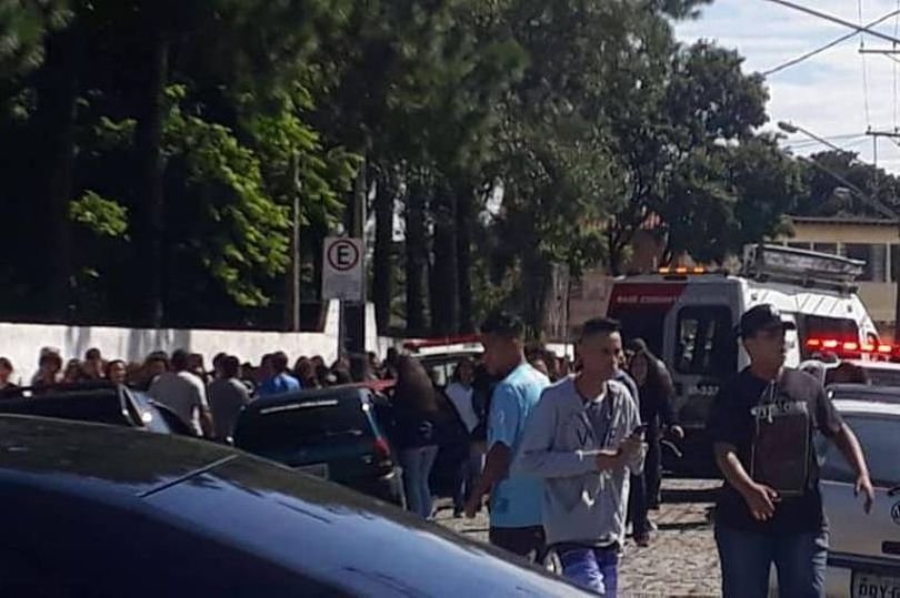 Σύμφωνα με πληροφορίες ο ενήλικος που σκοτώθηκε ήταν ο διευθυντής του σχολείου