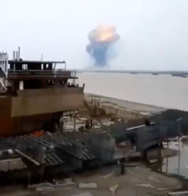 Iσχυρή έκρηξη σε εργοστάσιο χημικών στην ανατολική Κίνα - Έξι νεκροί, 30 τραυματίες [εικόνες & βίντεο]   | iefimerida.gr 0