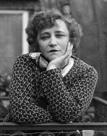 Colette, η συγγραφέας που σκανδάλισε τους Γάλλους -Κοιμόταν με τις ερωμένες του άνδρα της, αποπλάνησε ακόμη και τον θετό της γιο | iefimerida.gr 2