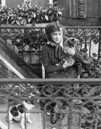 Colette, η συγγραφέας που σκανδάλισε τους Γάλλους -Κοιμόταν με τις ερωμένες του άνδρα της, αποπλάνησε ακόμη και τον θετό της γιο | iefimerida.gr 7