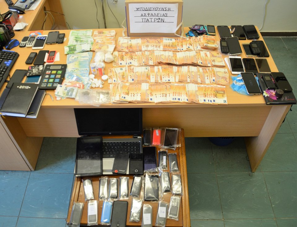 Πάτρα: Εξαρθρώθηκαν δύο εγκληματικές οργανώσεις -Ναρκωτικά και σωματεμπορία | iefimerida.gr 0