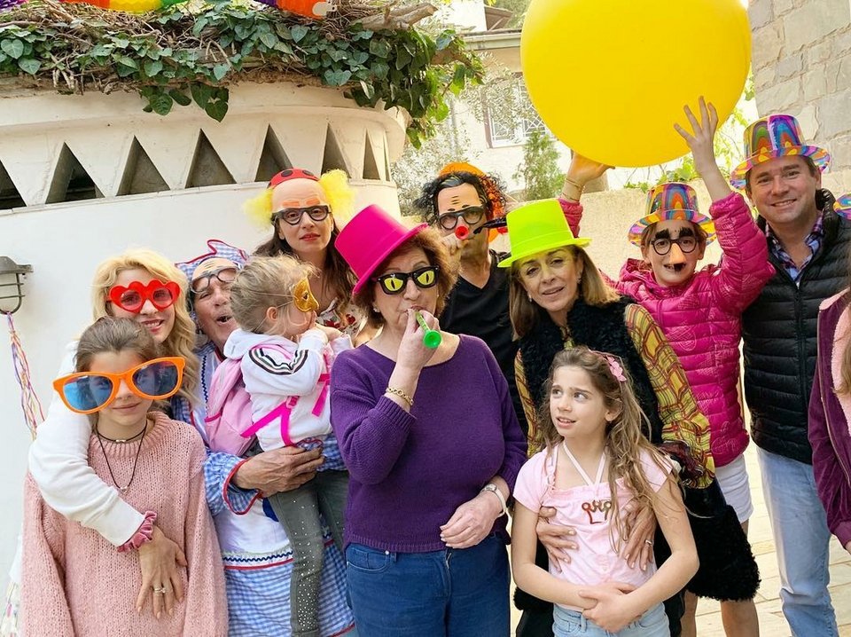 Η Ελένη Μενεγάκη πόσταρε φωτό με τη μικρή Μαρίνα, την πεθερά της και όλη τη φαμίλια [εικόνα] | iefimerida.gr 1