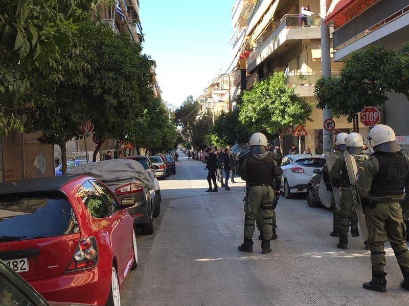 Επεισόδια πριν από τη μαθητική παρέλαση στην Καλλιθέα -3 τραυματίες [εικόνες] | iefimerida.gr 3