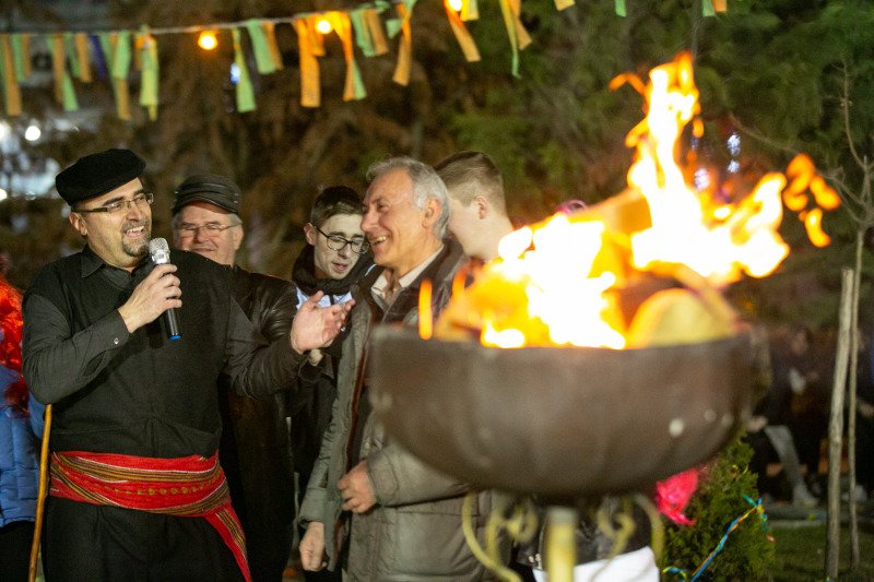 Το έθιμο των Φανών στην Κοζάνη- Aφθονο κρασί, παραδοσιακές πίτες και σκωπτικά τραγούδια [εικόνες]  | iefimerida.gr 3
