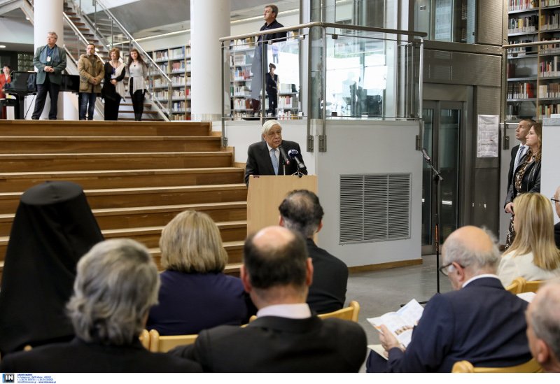 Ο κ. Παυλόπουλος σημείωσε πως η βιβλιοθήκη θα λειτουργήσει στο μέλλον ως ένα λαμπρό εργαστήρι γνώσης και σοφίας