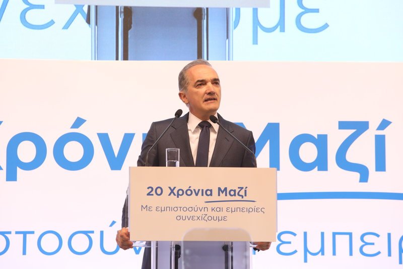 «Την πρώτη φορά που στάθηκα όρθιος μπροστά σας 20 χρόνια πρίν ως υποψήφιος βουλευτής ήμουν ένας νέος, γιατρός, Λέκτορας της Ιατρικής Σχολής Αθηνών, από μία μικρή επαρχία»