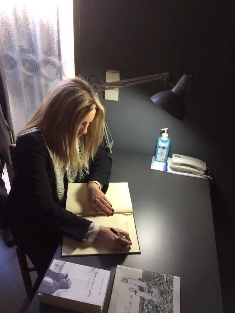 Η Γεννηματά στο σπίτι του Ξυλούρη, στα Ανώγεια: Μήνυμα για τις γερμανικές αποζημιώσεις [εικόνες] | iefimerida.gr 5