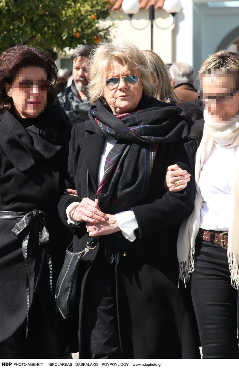 Η πρώην σύζυγός του, Μπέτσυ, με την οποία απέκτησε δύο παιδιά