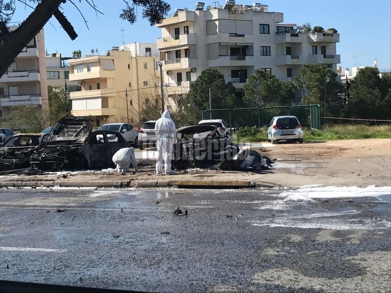 Εκρηξη σε πάρκινγκ στη Βουλιαγμένης -Κάηκαν ΙΧ, ένας τραυματίας | iefimerida.gr 0