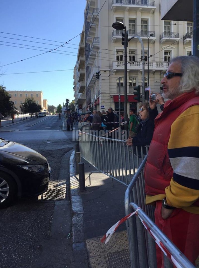 Πολλοί στάθηκαν για να δουν τα γυρίσματα