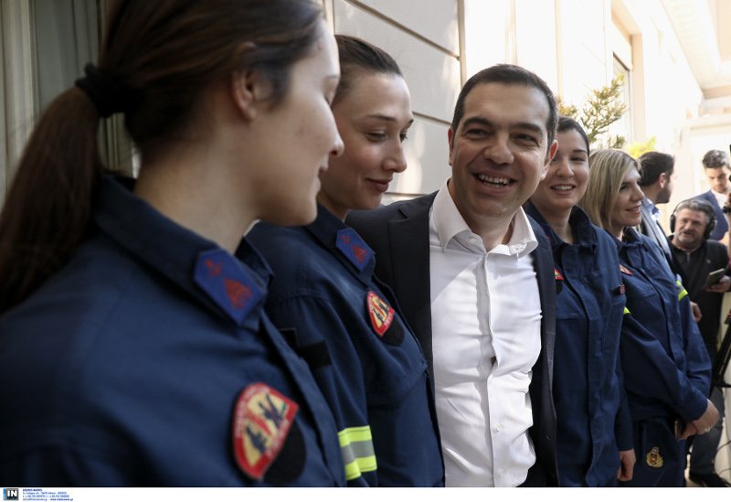 Ο Τσίπρας κάλεσε στο Μαξίμου υπουργίνες, βουλευτίνες και σώματα ασφαλείας | iefimerida.gr 13