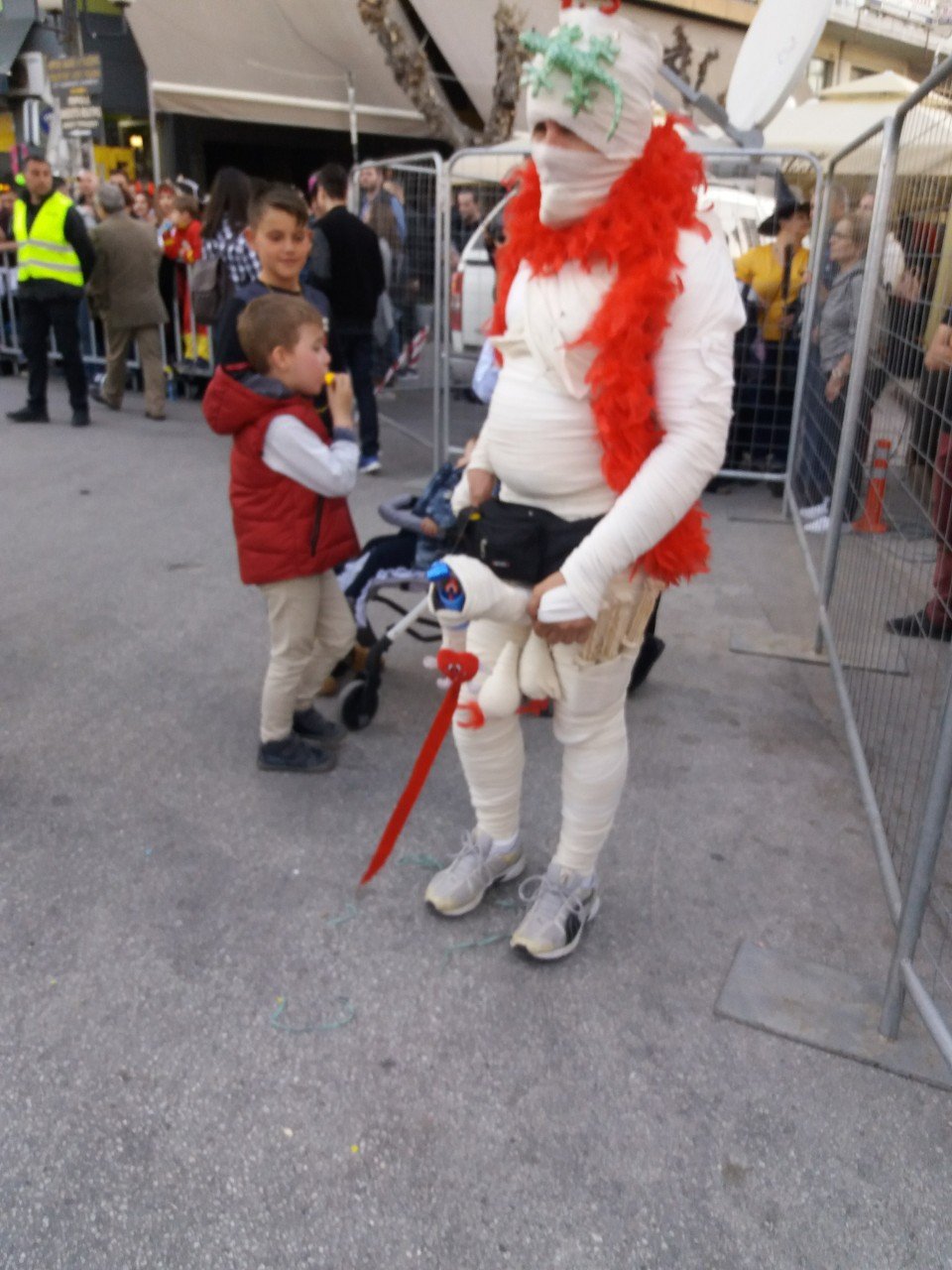 Το πιο πρόστυχο καρναβάλι της Ελλάδας -Τεράστιοι φαλλοί, παντού, στον Τύρναβο [εικόνες] | iefimerida.gr 12