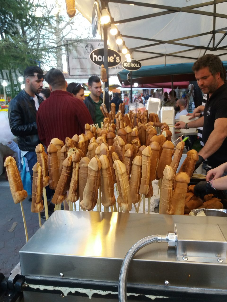 Το πιο πρόστυχο καρναβάλι της Ελλάδας -Τεράστιοι φαλλοί, παντού, στον Τύρναβο [εικόνες] | iefimerida.gr 13