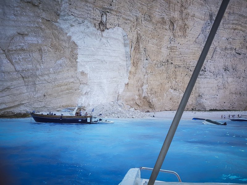 κατολίσθηση στην παραλία Ναυάγιο στη Ζάκυνθο