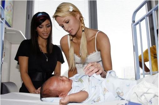 Οταν η Κιμ Καρντάσιαν ήταν το «σκυλάκι» της Πάρις Χίλτον- Πόσο έχει αλλάξει η ζωή της από τότε [εικόνες]  | iefimerida.gr 10