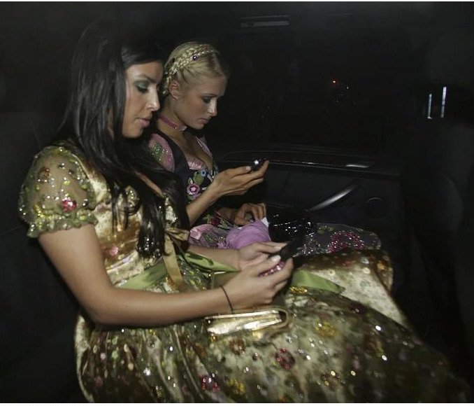 Οταν η Κιμ Καρντάσιαν ήταν το «σκυλάκι» της Πάρις Χίλτον- Πόσο έχει αλλάξει η ζωή της από τότε [εικόνες]  | iefimerida.gr 1