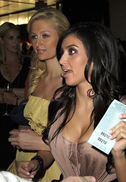 Οταν η Κιμ Καρντάσιαν ήταν το «σκυλάκι» της Πάρις Χίλτον- Πόσο έχει αλλάξει η ζωή της από τότε [εικόνες]  | iefimerida.gr 7