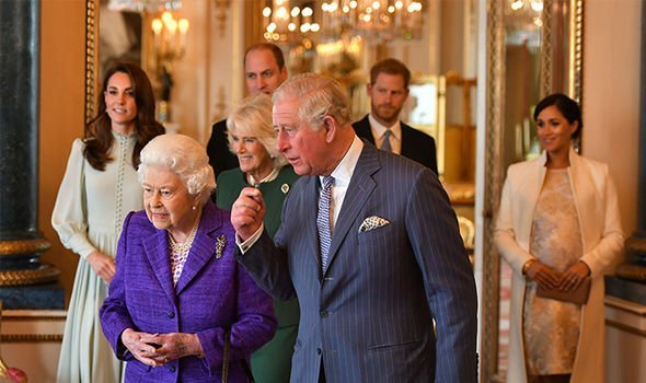 Ο πλήρης παραγκωνισμός: Εβαλαν την Μέγκαν Μαρκλ μόνη της σε μια γωνία για να μην επισκιάσει την Κέιτ Μίντλετον [βίντεο] | iefimerida.gr 2