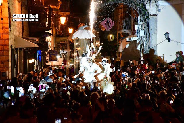 Σε ρυθμούς καρναβαλιού και το Ναύπλιο: Με βενετσιάνικες στολές χόρεψαν «σάμπα» [εικόνες] | iefimerida.gr 9